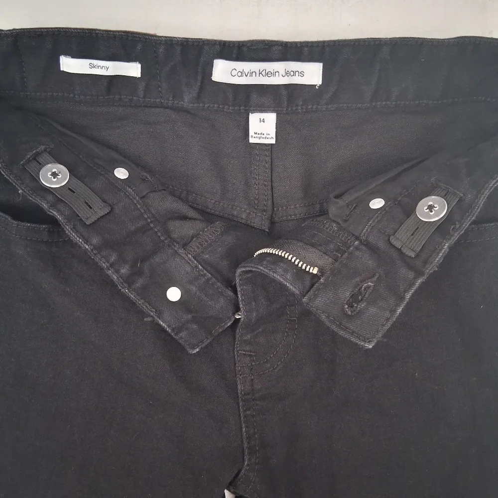 Calvin Klein Boys Slim Fit Straight Leg Black Jeans Sz14 - Picture 4 of 8